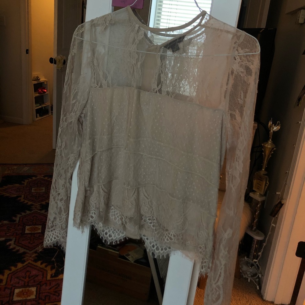 Lace long sleeve top! 🥰